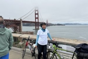 Sarah Murray and her bike in front of the Golden Gate bridge.