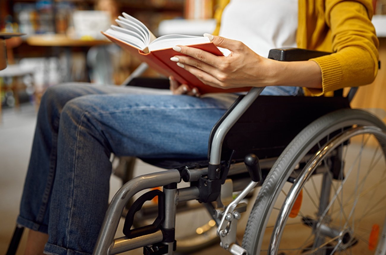 Student in a wheelchair reading a book