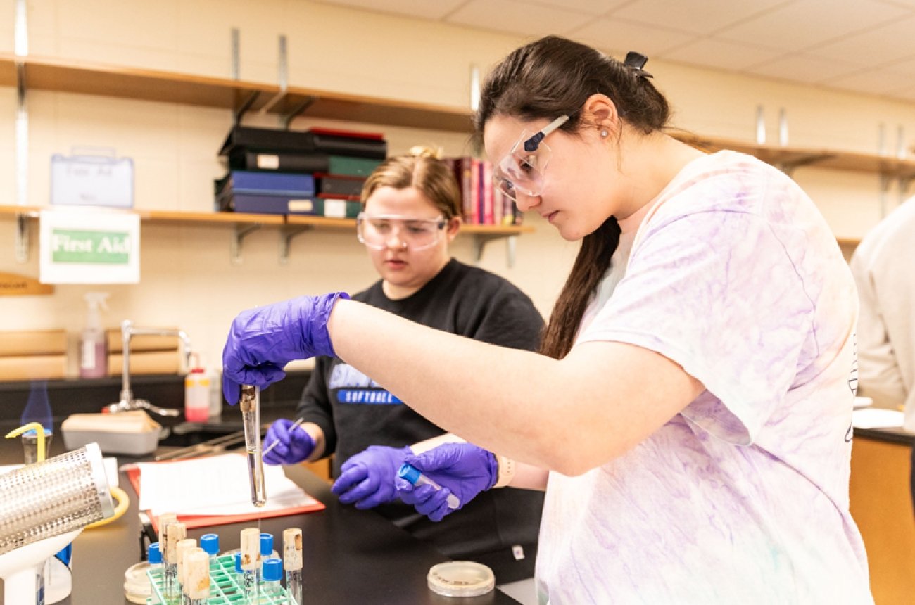 students participating in science lab experiment