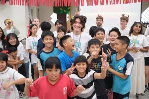 Kylin Jia '25, center, spent time volunteering at a school in Taiwan.