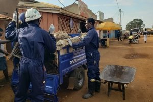 Fabris Mulindi doing service with Solve and Flourish Africa in a refugee camp.