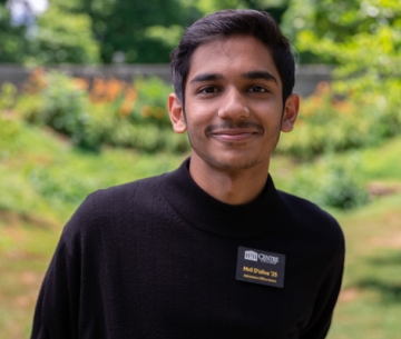 mril_dsilva_500x400.jpg Mail D'silva Headshot