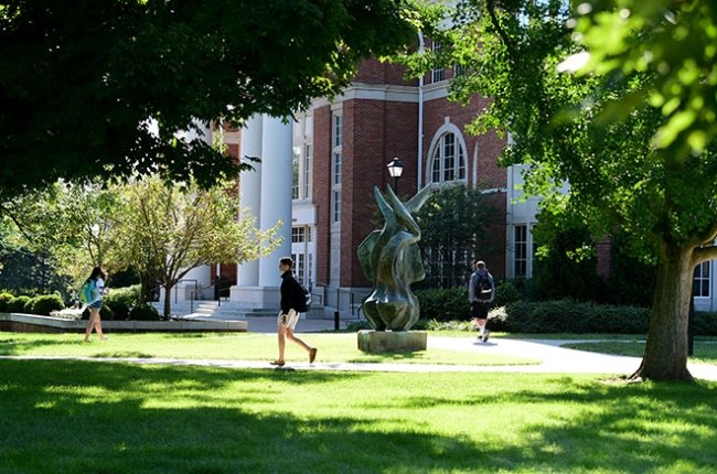 660x530-Home-Campus Students walking on Centre's Campus
