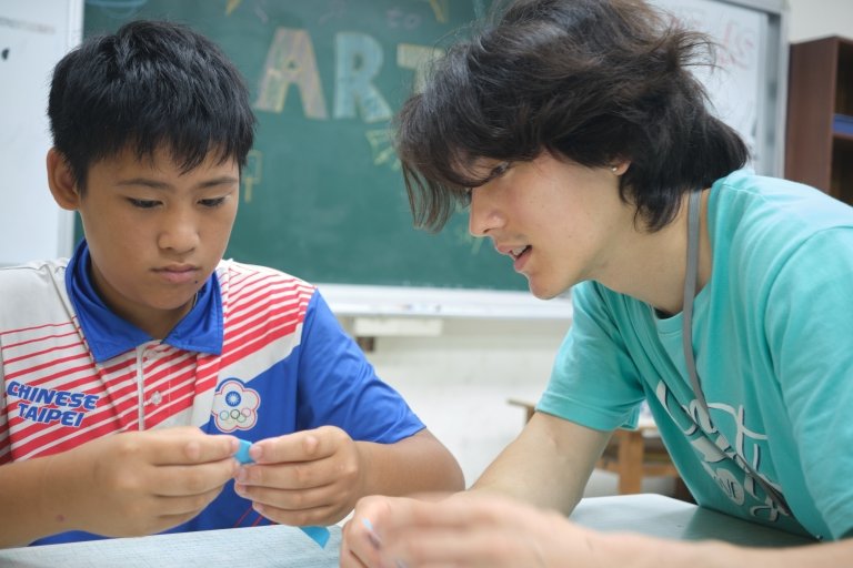 Kylin Jia '25, center, spent time volunteering at a school in Taiwan.