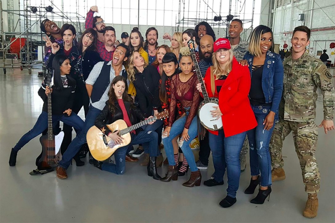 Whiskey Shivers band posing with Pitch Perfect cast