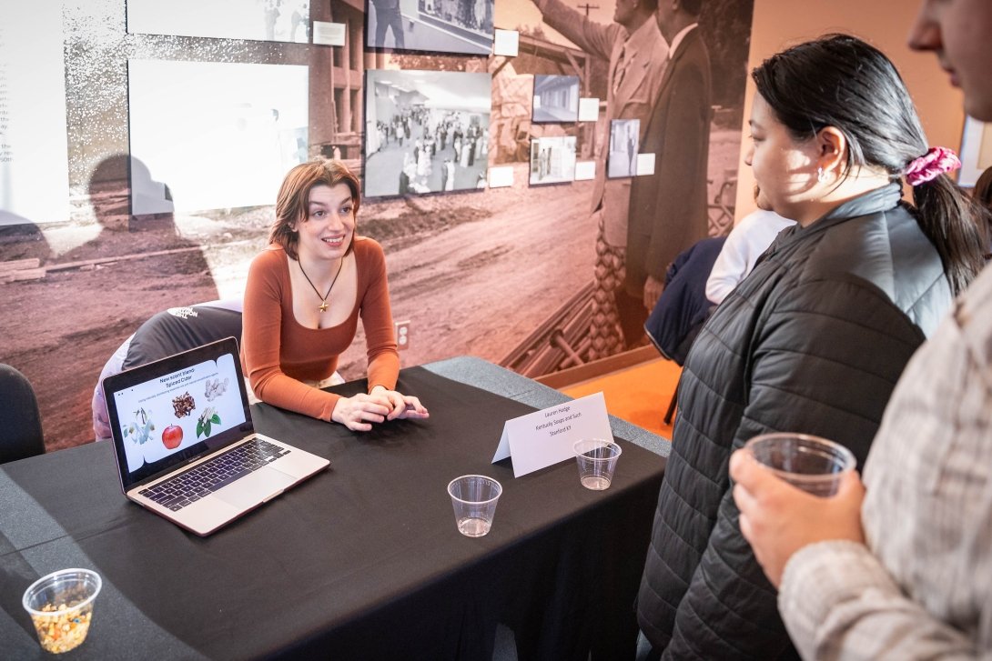 Riley Hodge '24 speaks with students during the internship showcase at Centre College during the Fall 2023 semester.