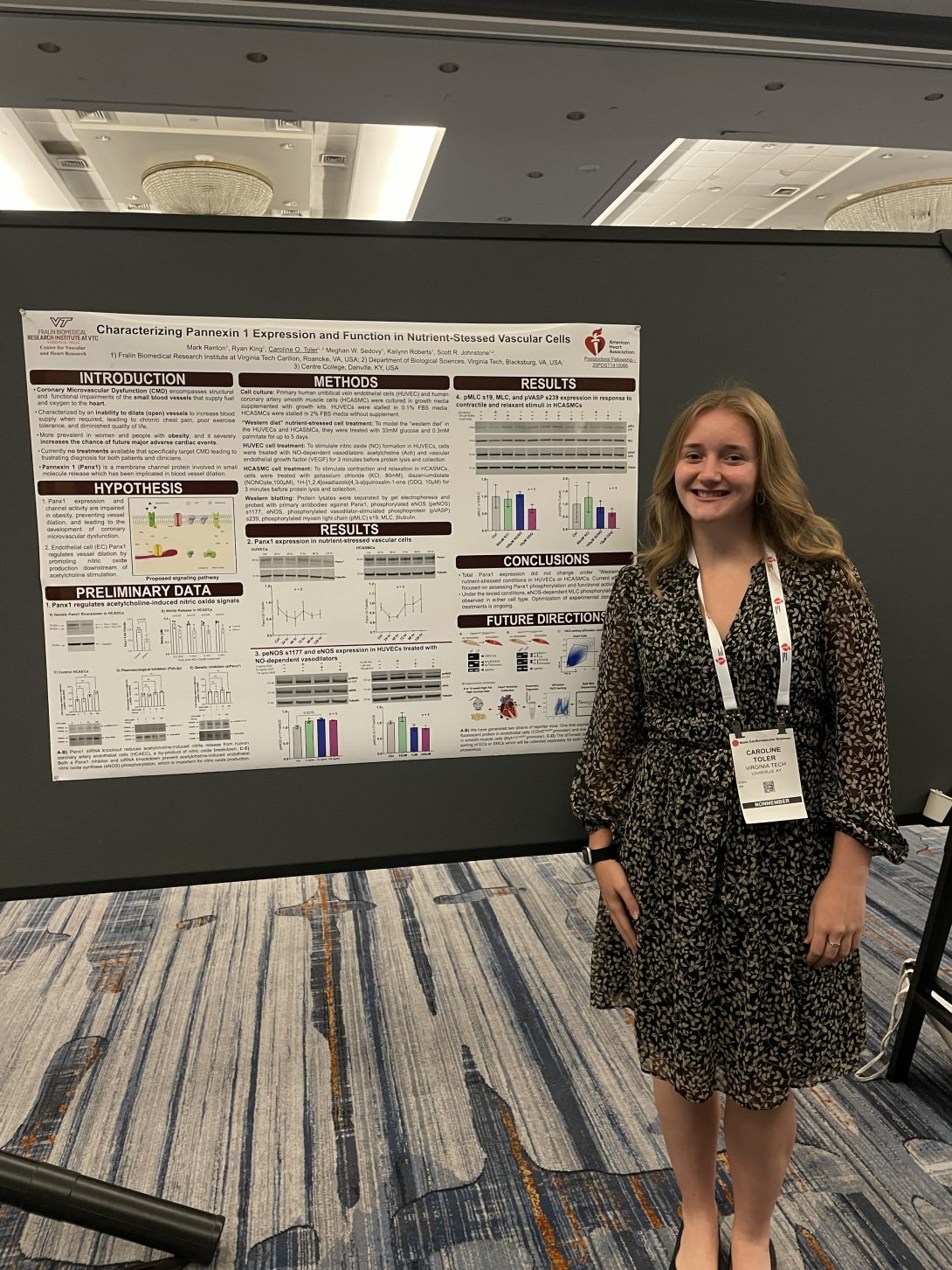 Caroline Toler in front of a poster about her research project.